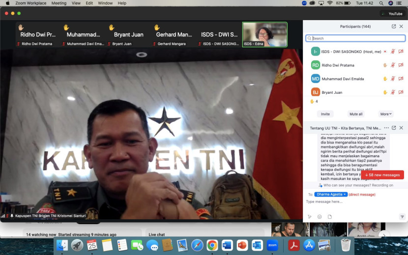 Kapuspen TNI Brigjen Kristomei Sianturi menjadi pembicara webinar bertema 'Tentang UU TNI - Kita Bertanya, TNI Menjawab'. Sumber: Seputar Militer