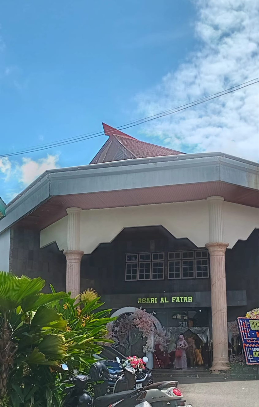 Gedung Asyari aula serbaguna di samping Masjid Alafatah.