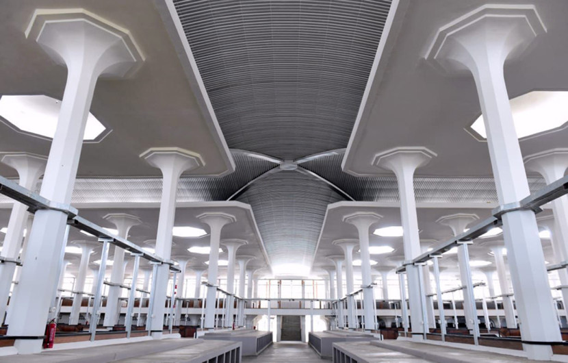 Pasar Johar setelah revitalisasi tetap dengan ciri khas tiang. (FOTO: BPMI-SETPRES-Muchlis JR)