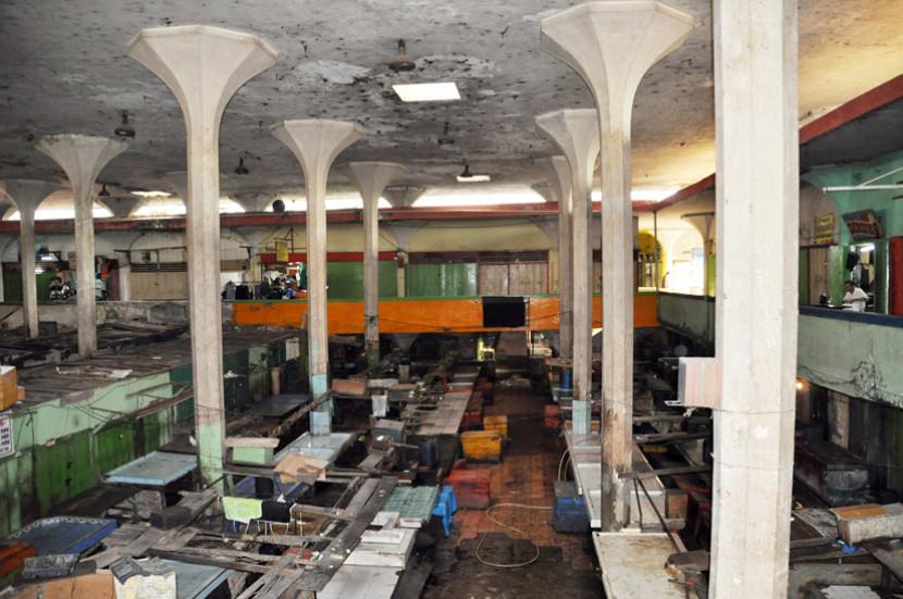 Pasar Cinde sebelum dibongkar dengan tiang cendawan. (FOTO: Maspril Aries)