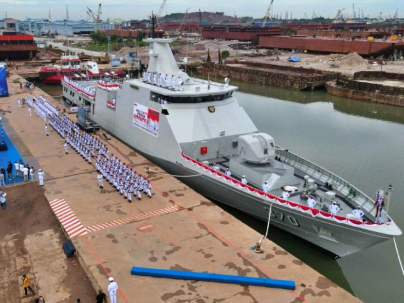 KRI Bung Hatta-379 di galangan Batam. Sumber: Seputar Militer