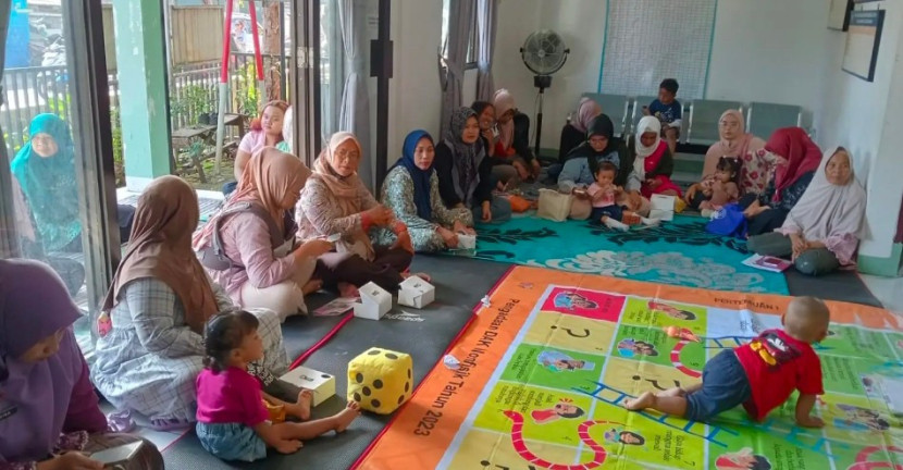 Kegiatan Bina Keluarga Balita (BKB) Emas (Eliminasi Masalah Anak Stunting) di Posyandu Melati 03, Kelurahan Cilangkap, Kota Depok. (Foto: Dok Diskominfo Kota Depok)