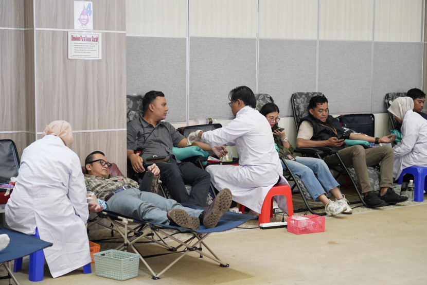Aksi donor darah karyawan Bank Jatim
