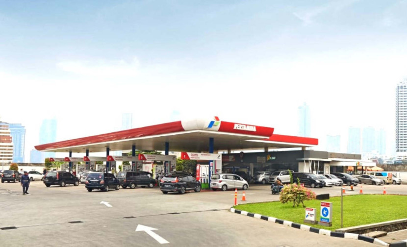 SPBU 34.421.13 yang terletak di Jalan Jenderal Sudirman, Kecamatan Serang, Kota Serang, Provinsi Banten, dikenai sanksi tidak beroperasi melayani kebutuhan energi masyarakat. (Foto: Dok RUZKA INDONESIA)