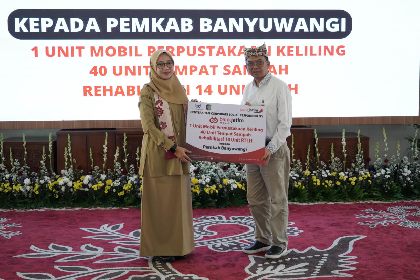 Bank Jatim serahkan bantuan CSR ke Pemkab Banyuwangi