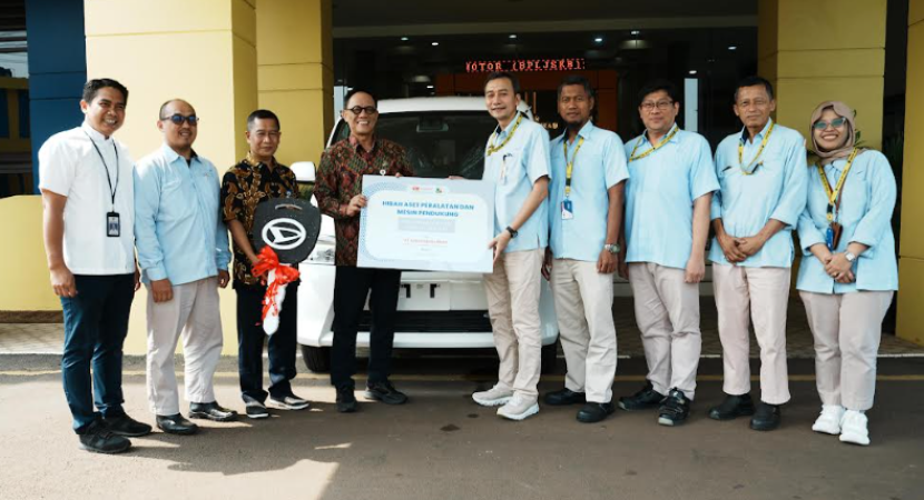 ADM serahkan bantuan Daihatsu Gran Max ke kemenhub. dok ADM