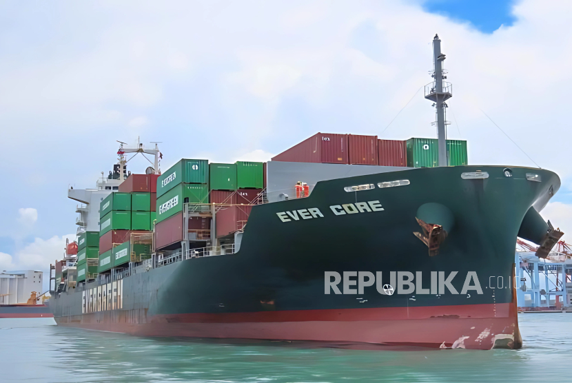 Danareksa mendorong TPK Batu Ampar menjadi hub regional. Sumber: Danareksa via Republika.