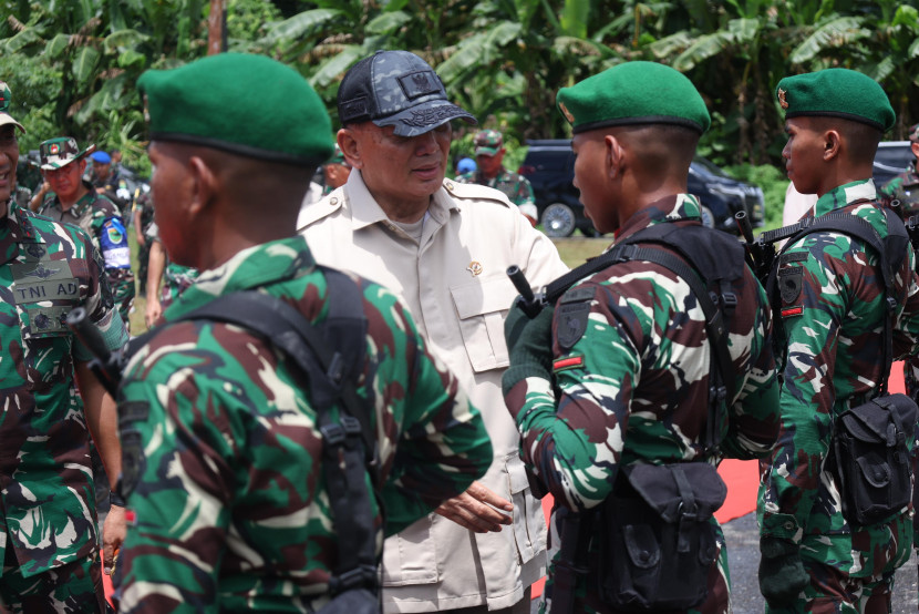Menhan Sjafrie Sjamsoeddin di Dodikjur Rindam XVIII/Kasuari. Sumber: Kemenhan
