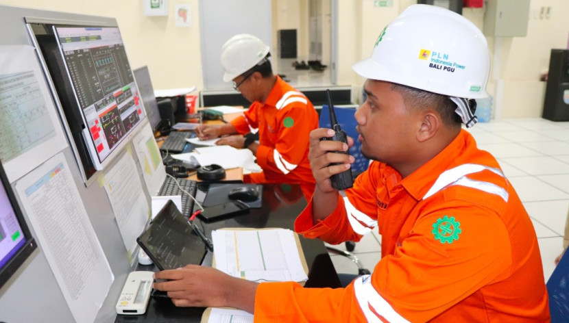 Sementara tim PLN di lapangan melakukan pemulihan, petugas pengatur beban melakukan manuver beban untuk mengurangi dampak gangguan di masyarakat. (Foto: Dok PLN)