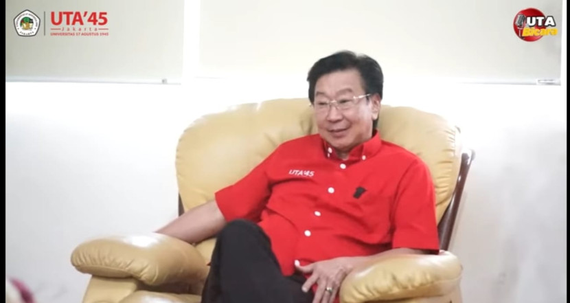 Ketua Pembina Yayasan Universitas 17 Agustus 1945 (UTA) Dr Rudyono Darsono dalam podcast UTA Bicara “Gibran Persiapan Presiden 2029? Di Tengah Isu Korupsi Bapaknya yang Mendunia” yang tayang di channel Youtube, Sabtu (3/5/2025). (Foto UTA)