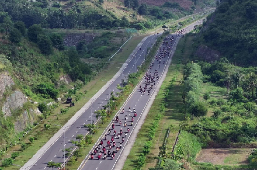 Tampak peserta We Ride As One melakukan parade di Mandalika. dok Ducati