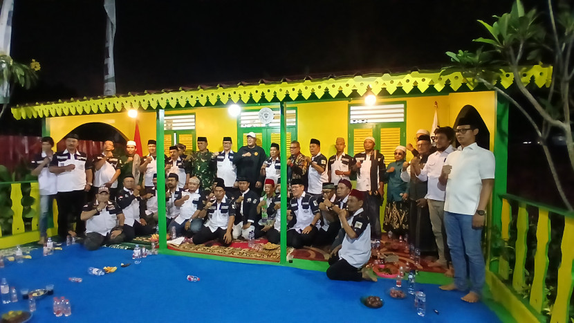 Pengurus Forkabi Depok berfoto bersama usai peresmian Rumah Budaya Betawi.