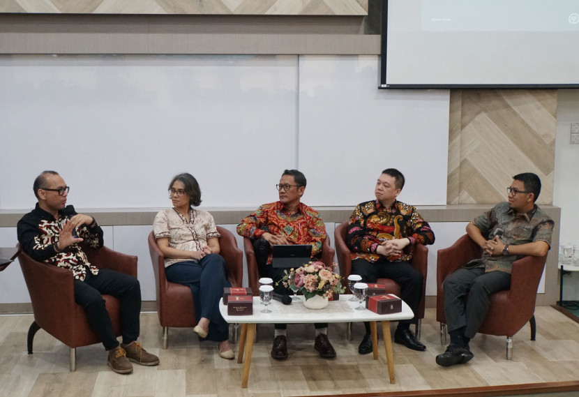 Sekolah Bisnis Manajemen Institut Teknologi Bandung (SBM ITB) bersama Yayasan KEHATI dan EBSImenggelar Diseminasi Kajian Keuangan Berkelanjutan 2024 di Ruang Auditorium Lt 2 SBM ITB, Kota Bandung, Senin (5/5/2025). Foto: SBM ITB