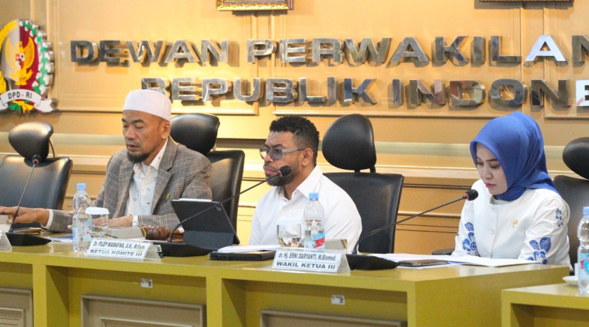 Komite III DPD RI Rapat Kerja bersama Menteri Ekonomi Kreatif Teuku Riefky Harsy yang digelar pada Selasa (07/05/2025). (Foto: Dok DPD RI)