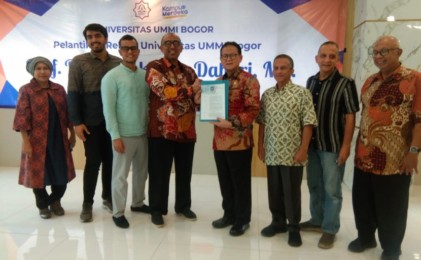 Prof. Dr. Rokhmin Dahuri, MS resmi diangkat menjadi Rektor Universitas UMMI Bogor Selasa (06/05/2025). (Foto: Dok RUZKA INDONESIA)