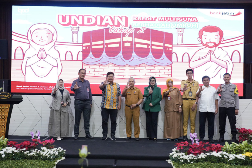 Pengundian hadiah umroh bagi nasabah kredit multiguna Bank Jatim