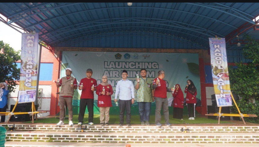 Peluncuran Wakaf Depot Air Minum di MAN 1 Kabupaten Bandung