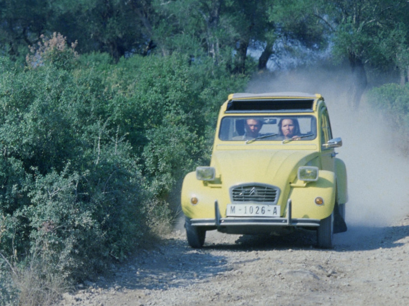 Citroën 2CV pada film James Bond For Your Eyes Only. Dok. 007.com 