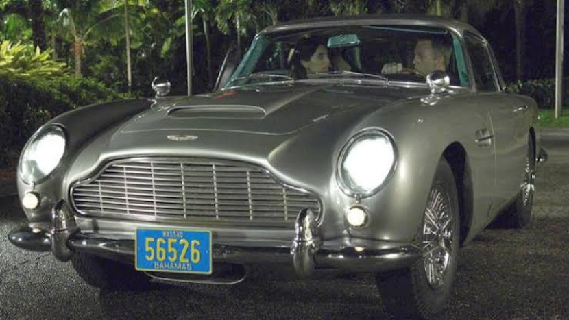 Aston Martin DB 5 pada film Casino Royale (2006). Dok. The Conversation