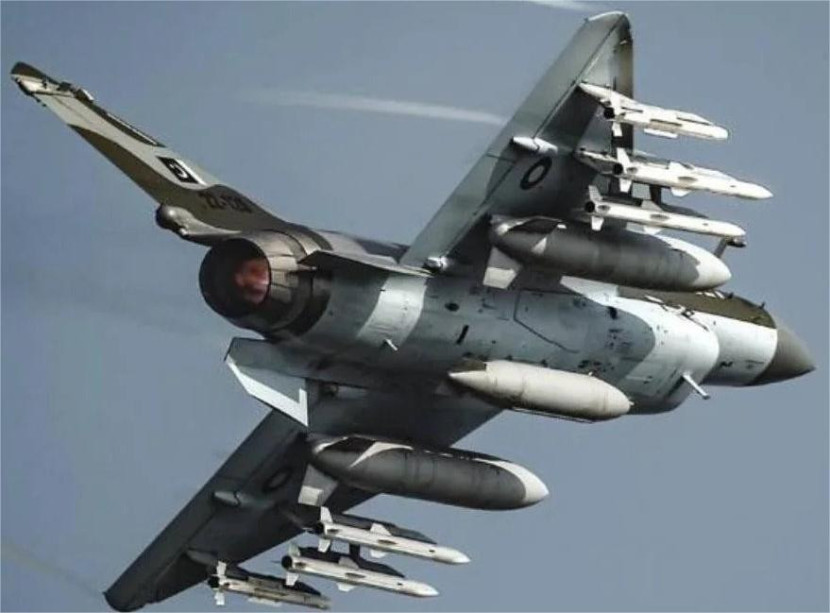 Jet tempur Chengdu J-10 Vigorous Dragon. Sumber: Air Power