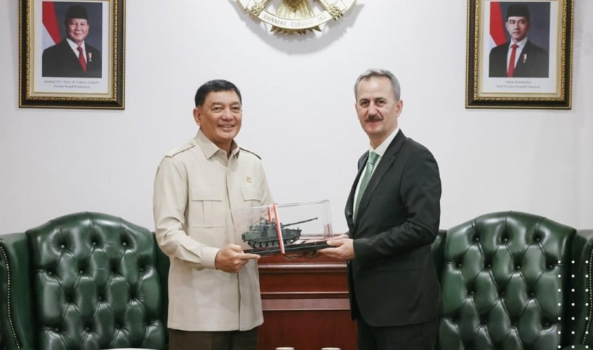 Menhan Sjafrie Sjamsoeddin dan Sekretaris Industri Pertahanan Turki Haluk Gorgun. Sumber: Tim Media Menhan Sjafrie