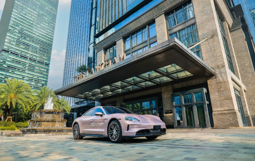 Menikmat pemandangan Jakarta sampil naik Porsche Taycan menjadi pengalaman menarik. dok Porche
