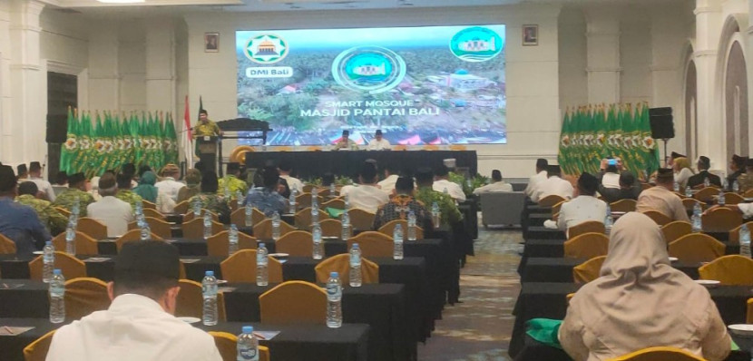 Rakernas DMI berlangsung di Jakarta, Ustadz Bambang Santoso, Ketua Umum DMI Provinsi Bali mempresentasikan laporan strategis mengenai program-program unggulan yang sedang dan akan dijalankan. (Foto: Dok DMI)
