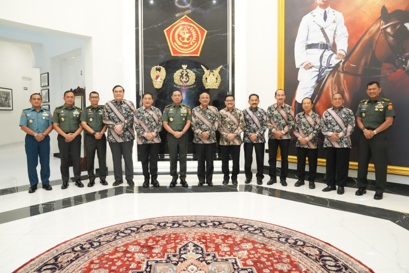 Panglima TNI Jenderal Agus Subiyanto menerima audiensi Senior Advisory Group Ikahan. Sumber: Puspen TNI