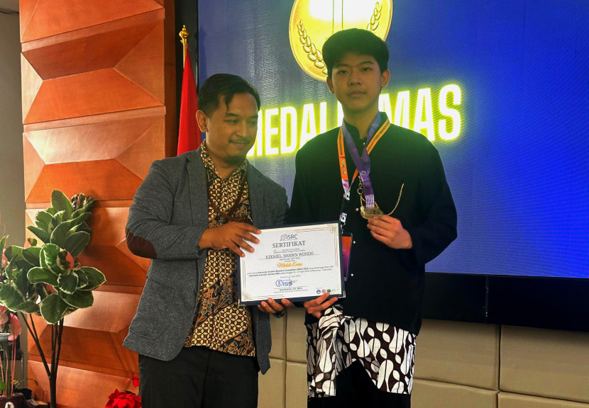 Ezekiel Shawn Wondo (kanan) meraih grand award pada ISRC 2025