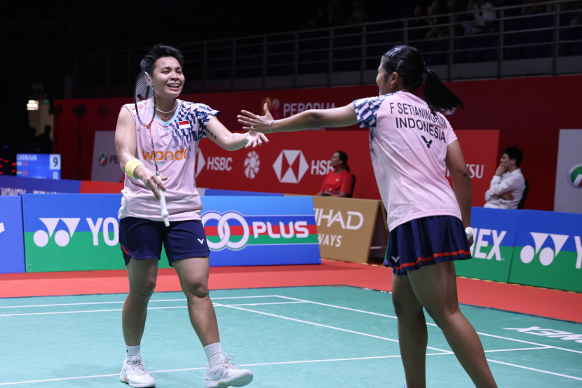 Pasangan ganda putri baru Apriyani Rahayu/Febi Setyaningrum mengalahkan unggulan China di babak pertama Malaysia Masters 2025.