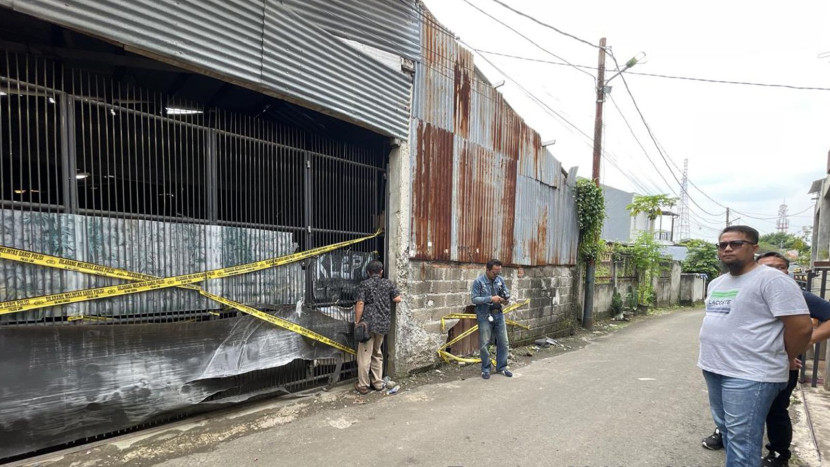 Di gudang tertutup itu ditemukan 426 tabung gas, dua mobil pick up, timbangan, dan lima orang yang diduga terlibat dalam praktik kriminal itu Sumber:Pertamina