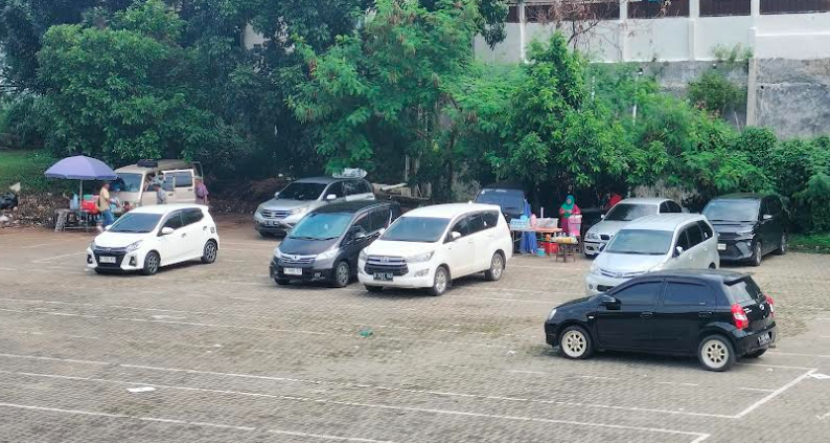 Parkir di tempat terbuka dalam waktu lama akan merusak cat mobil. (ilustrasik) dok Motoresto.id
