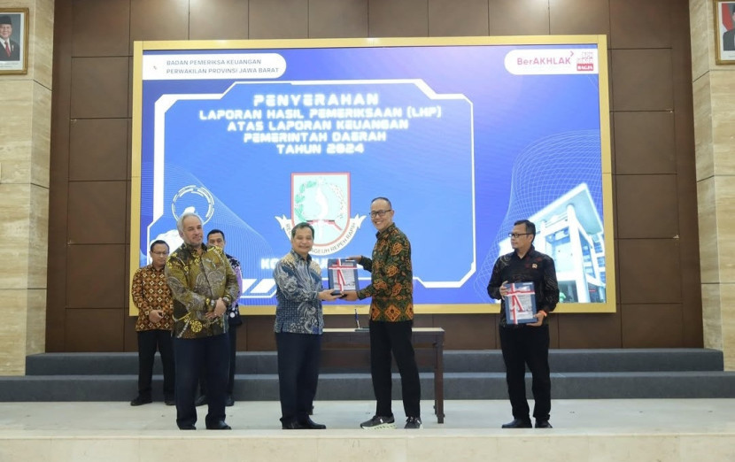 Penyerahan Laporan Keuangan Pemerintah Daerah Tahun 2024 di Kantor BPK Perwakilan Jawa Barat pada Jumat (23/5/2025).