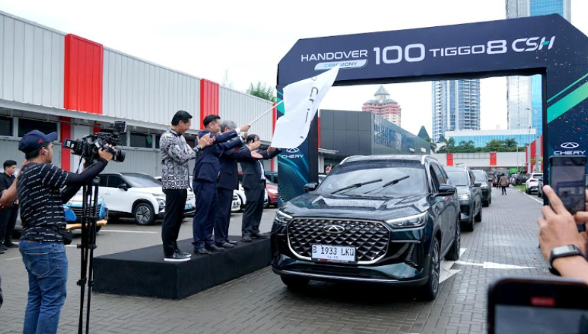 Upacara penyerahan simbolis 100 Chery TIGGO 8 CSH.      dok Chery