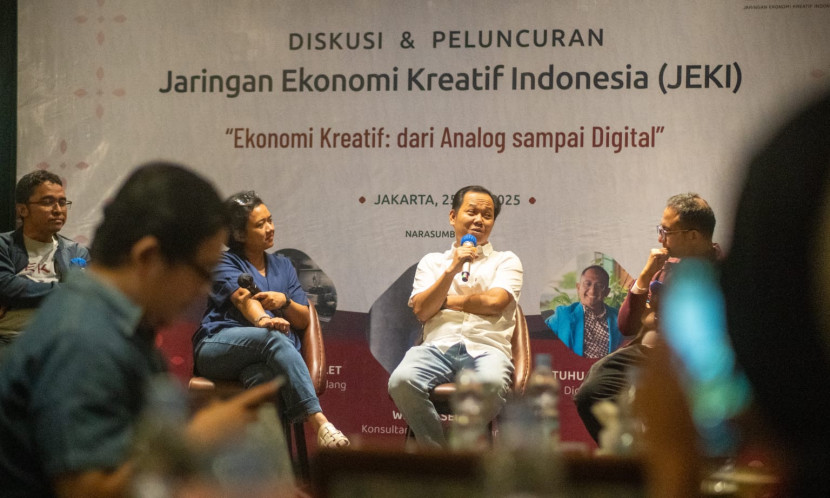 Pakar ekonomi kerakyatan Wirson Selo sedang berbincang di acara launching Jaringan Ekonomi Kreatif Indonesia (JEKI) Sumber:JEKI