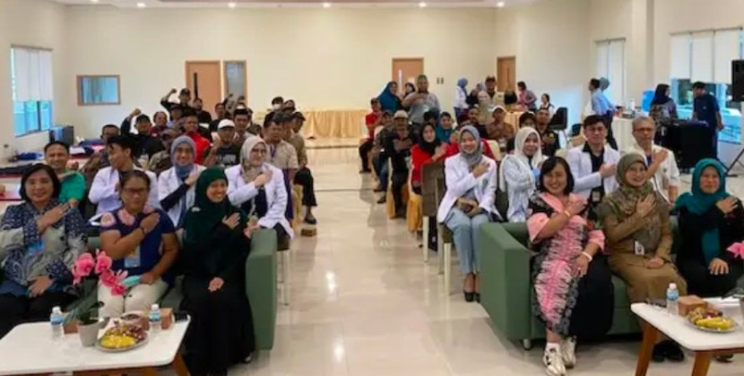 Para peserta kegiatan Pelatihan Driver dan Pendamping Ambulance Gawat Darurat dan Ambulance Service di RS Hermina Depok, Senin (26/05/2025). (Foto: Diskominfo Kota Depok).