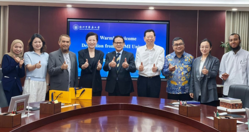 Universitas UMMI Bogor yang dipimpim rektornya Prof. Dr. Ir. Rokhmin Dahuri, MS jalin kerjasama strategis dengan Zhejiang Chinese Medical University yang dipimpin langsung Presiden ZCMU Prof. Wu Chengliang. (Foto: Dok Universitas UMMI Bogor) 
