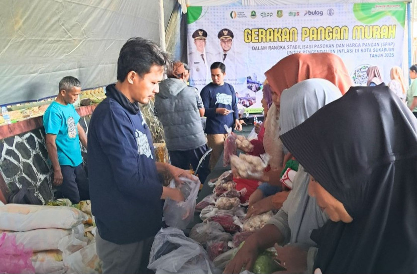 Gerakan pangan murah di Kecamatan Warudoyong, Kota Sukabumi, Selasa (27/5/2025).