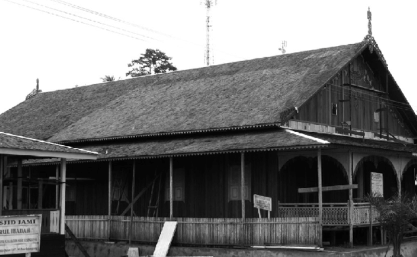 Istana Sultan Paser di Paser Belengkong, Kabupaten Paser, Kaltim. (Researchgate/ Bernard Sellato, 2010)