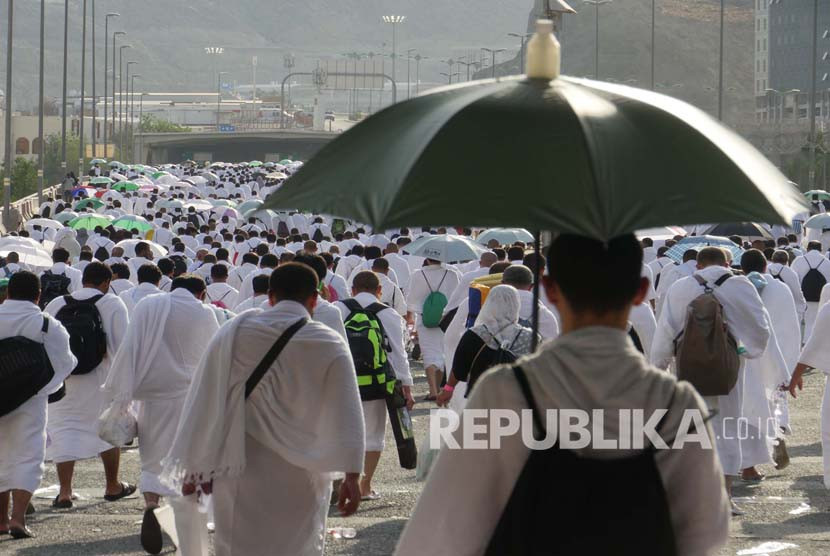 Jamaah haji diimbau tidak keluar tenda saat di Arafah dan Mina karena suhu diperkirakan mencapai 50 derajat celcius.