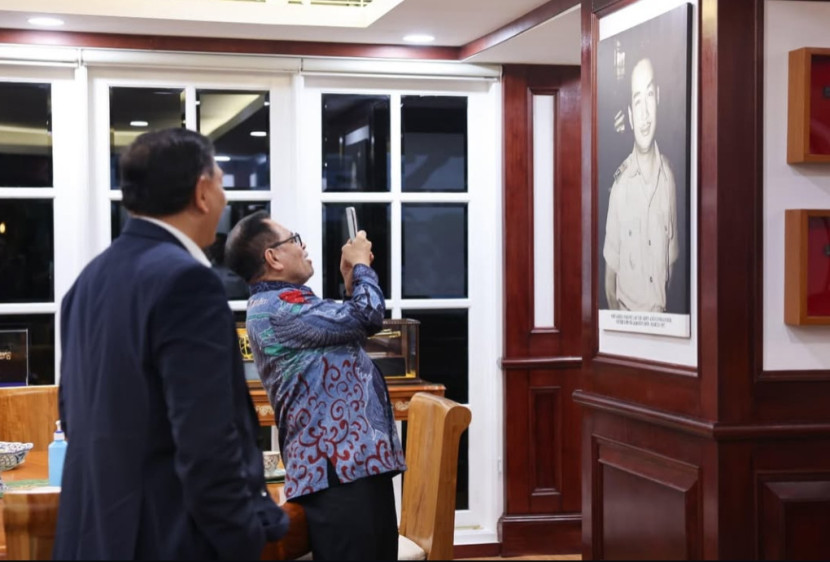 Menhan Sjafrie Sjamsoeddin bersama Dubes RI untuk China Djauhari Oratmangun. Sumber: Kemenhan