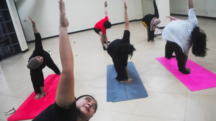 latihan yoga perdananya Komoenitas Makara. (Foto: Dok Komoenitas Makara)
