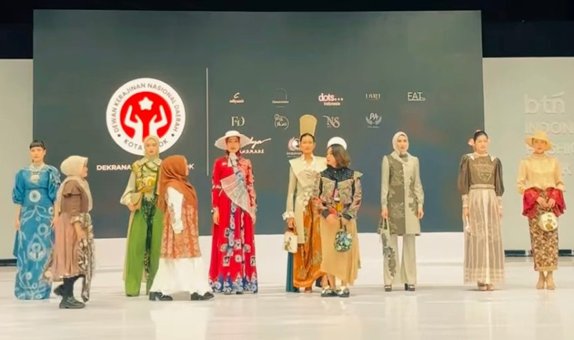 Para disainer dari Kota Depok memukau penonton di IFW 2025. (Foto: Dok RUZKA INDONESIA)