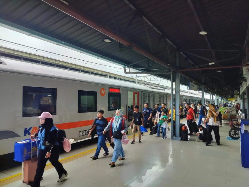 Ilustrasi. Arus keberangkatan mulai padat sejak Rabu (28/5). (Foto: Humas PT KAI)