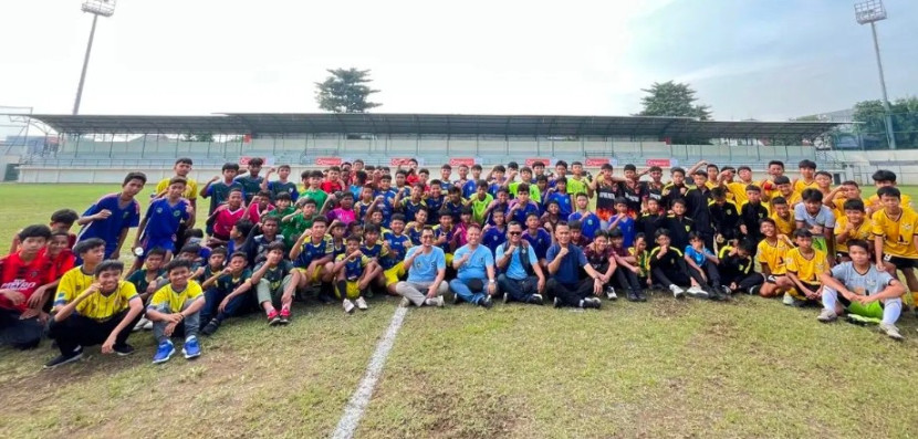 Wali Kota Depok, Supian Suri, di Stadion Merpati, Kelurahan Depok Jaya, Kecamatan Pancoran Mas, Kota Depok, Ahad (01/06/2025). (Foto: Dok Diskominfo Kota Depok)