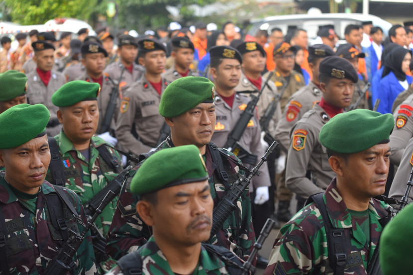 Peserta upacara peringatan Hari Lahir Pancasila tingkat Kota Sukabumi Senin (2/6/2025).