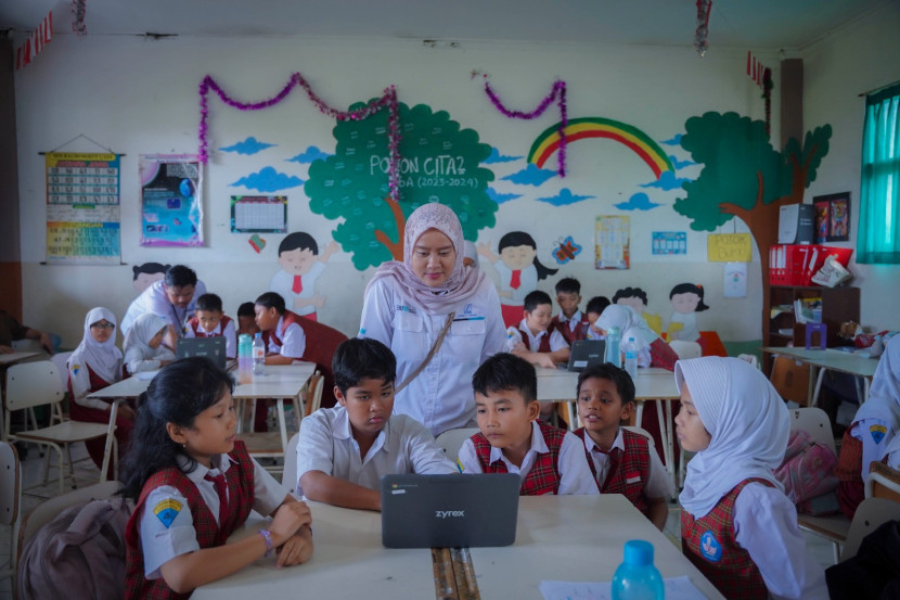 Program 'SIER Mengajar 2024' yang digelar di SDN Kalirungkut 1 Surabaya, Senin (2/6/2025). 