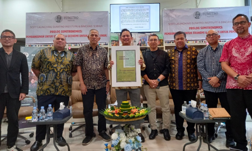 Perhimpunan murid Prof Sumitro Djojohadikusumo mengumumkan soft launching Sumitro Institute. (Foto: Dok RUZKA INDONESIA) 