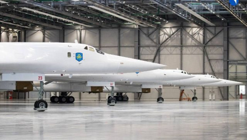 Pesawat Tu-160 di Pangkalan Udara Belaya, Rusia. Sumber:X