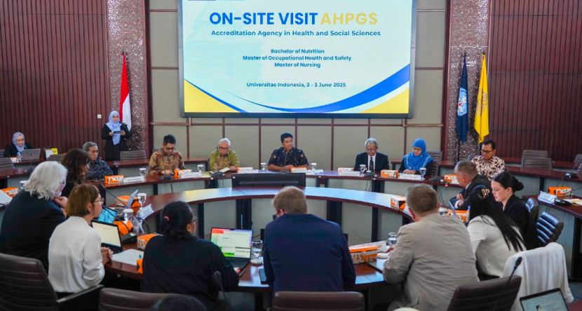 UI menjalani proses site visit akreditasi internasional oleh Accreditation Agency in Health and Social Sciences (AHPGS) asal Jerman, yang berlangsung pada 2–3 Juni 2025. (Foto: Dok Humas UI)